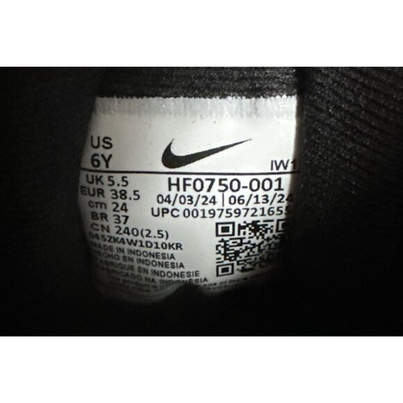 Nike Manoa Youth size 6y Triple Black Boots HF0750-001 - Picture 8 of 8